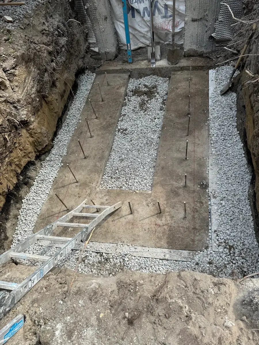 Walk-up Basement photo 3