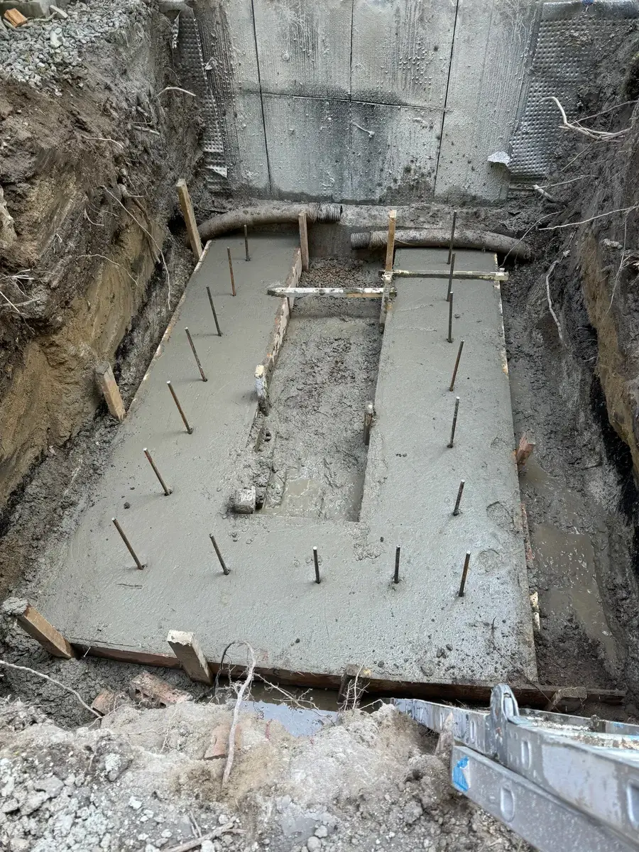 Walk-up Basement photo 4